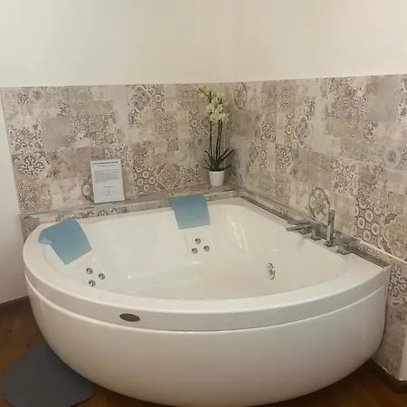 Vsuite Livingchic * קליארי